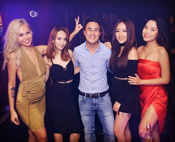 Băng Di thường đùa bạn trai không giỏi tiếng Việt nhưng cô viết gì ở Facebook cũng vào “bắn tim”.