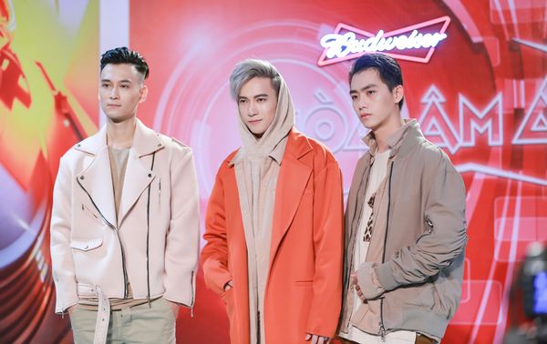 Đội hình ‘soái ca’ của team S.T khiến fan nữ xao xuyến sau hậu trường Remix New Generation - ảnh 7 Đội hình ‘soái ca’ của team S.T khiến fan nữ xao xuyến sau hậu trường Remix New Generation - ảnh 7
