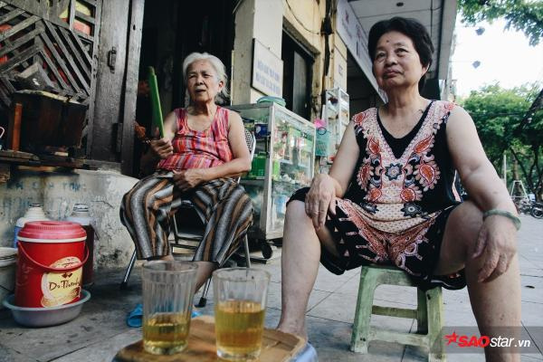 Chuyện kể của những bà cụ dành cả cuộc đời bán trà đá cho người dân Hà Thành - Ảnh 8.