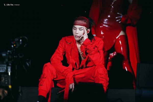 G-Dragon vẫn đốn tim fan dù mặc trang phục nữ của chaaa - 6