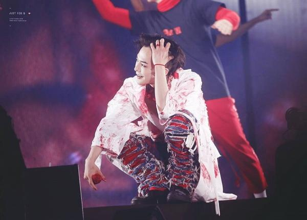 G-Dragon vẫn đốn tim fan dù mặc trang phục nữ của chaaa - 8