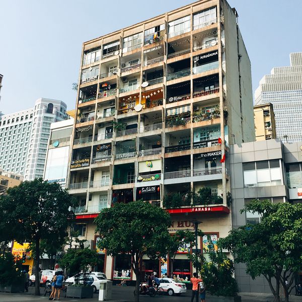 Chung cư 42 Nguyễn Huệ - Nơi tập hợp 500 quán cà phê.
