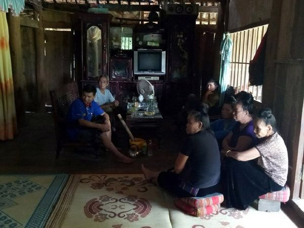 Đời sống: Mắc bệnh lạ, 13 người nói nhảm, nhảy múa suốt ngày