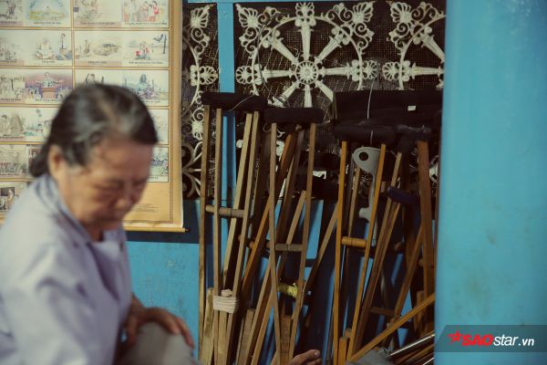 Với những bệnh nhân bị thương nặng ở chân còn được phòng khám hỗ trợ cặp nạng.
