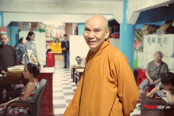 Vì tuổi cao nên vài năm gần đây, thầy Thanh Sơn truyền lại nghề cho các đệ tử trực tiếp điều trị.