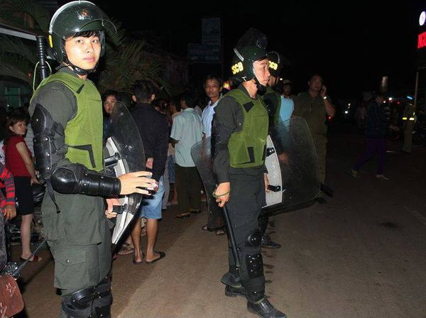 Mâu thuẫn tình cảm, nghi can 34 tuổi bắn nữ sinh 17 tuổi rồi tự sát Mâu thuẫn tình cảm, nghi can 34 tuổi bắn nữ sinh 17 tuổi rồi tự sát