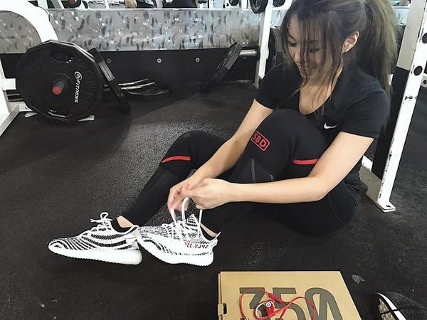 adidas 4 1 - Nữ sneakerhead Việt Kiều Jillian V Nguyen: ‘Giày thì mua mang, ai mua gánh nặng bao giờ?’