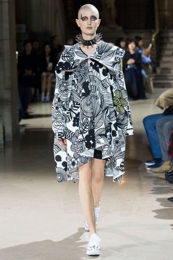 ‘Những viên đá thô’ không cần gọt giũa toả sáng trên sàn Paris Fashion Week ‘Những viên đá thô’ không cần gọt giũa toả sáng trên sàn Paris Fashion Week