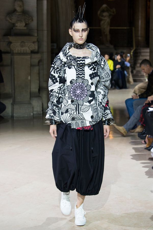 ‘Những viên đá thô’ không cần gọt giũa toả sáng trên sàn Paris Fashion Week ‘Những viên đá thô’ không cần gọt giũa toả sáng trên sàn Paris Fashion Week