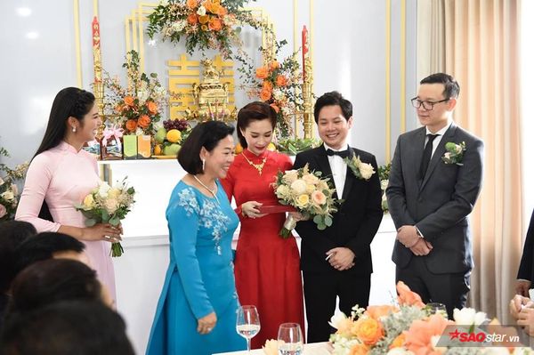 Ảnh hiếm hoi: Cận cảnh lễ rước dâu của Hoa hậu Thu Thảo và Trung Tín trong tư gia sang trọng