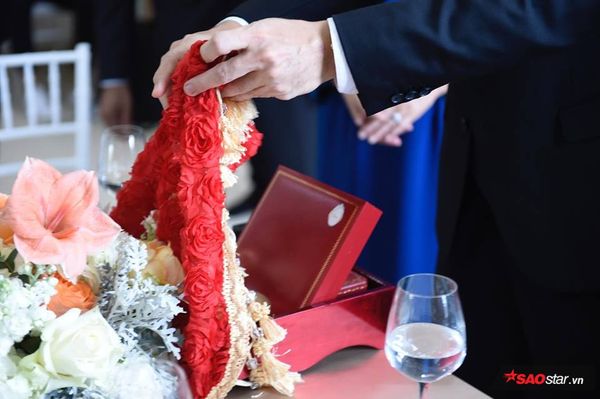 Ảnh hiếm hoi: Cận cảnh lễ rước dâu của Hoa hậu Thu Thảo và Trung Tín trong tư gia sang trọng