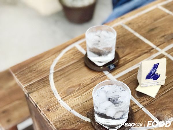 Trở về thời học sinh với quán cà phê giống trường học như đúc