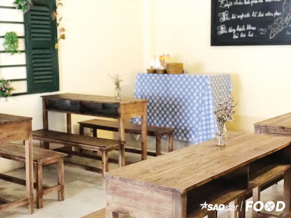 Trở về thời học sinh với quán cà phê giống trường học như đúc