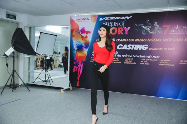 ‘Bộ ngũ siêu đẳng’ của thời trang Việt cùng ‘đốt cháy’ lễ hội ngoài trời ‘Bộ ngũ siêu đẳng’ của thời trang Việt cùng ‘đốt cháy’ lễ hội ngoài trời