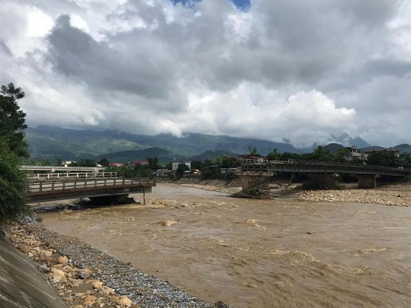 Tìm thấy thi thể nam phóng viên tử nạn khi đi đưa tin về bão lũ Tìm thấy thi thể nam phóng viên tử nạn khi đi đưa tin về bão lũ