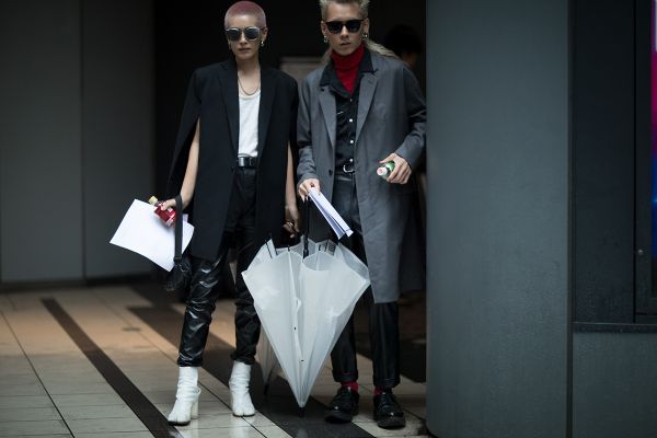 Trào lưu thập niên 70 phong toả ‘sàn diễn’ đường phố Tokyo Fashion Week Trào lưu thập niên 70 phong toả ‘sàn diễn’ đường phố Tokyo Fashion Week