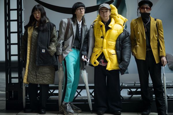 Trào lưu thập niên 70 phong toả ‘sàn diễn’ đường phố Tokyo Fashion Week Trào lưu thập niên 70 phong toả ‘sàn diễn’ đường phố Tokyo Fashion Week