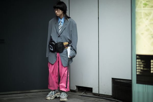 Trào lưu thập niên 70 phong toả ‘sàn diễn’ đường phố Tokyo Fashion Week Trào lưu thập niên 70 phong toả ‘sàn diễn’ đường phố Tokyo Fashion Week