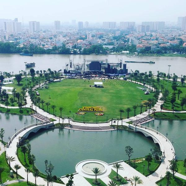 Giới trẻ Sài Gòn ùn ùn chụp ảnh ‘sống ảo’ ở công viên 500 tỷ như châu Âu - Ảnh 7.