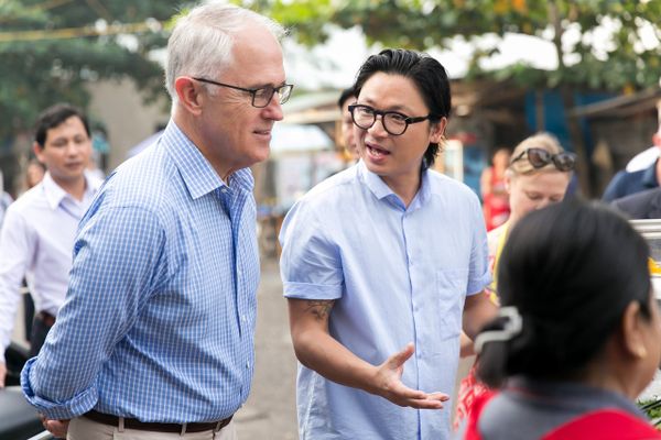Thủ tướng Australia cùng đầu bếp gốc Việt nổi tiếng ra vỉa hè Đà Nẵng mua bánh mỳ ăn sáng Thủ tướng Australia cùng đầu bếp gốc Việt nổi tiếng ra vỉa hè Đà Nẵng mua bánh mỳ ăn sáng