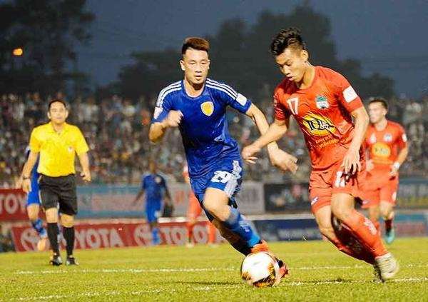 Tuyển thủ Đinh Thanh Trung: ‘Các đội bóng của bầu Hiển đá với nhau rất máu ăn thua’ - Ảnh 4.