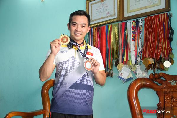 VĐV khuyết tật phải mở quán ăn mưu sinh sau khi giành huy chương Paralympic lịch sử - Ảnh 5.