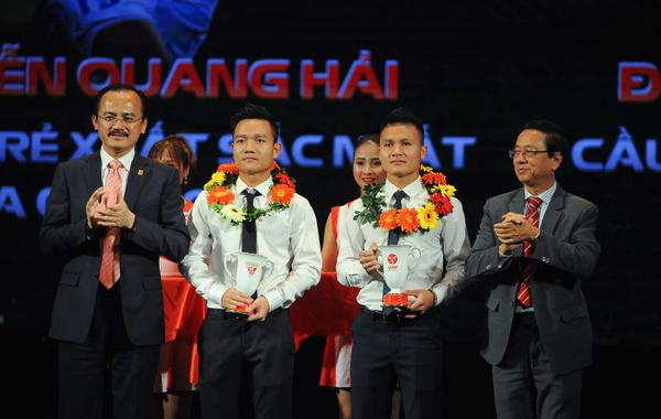 Phi Sơn, Văn Quyết, Công Phượng không có mặt trong ĐHTB V.League 2017 - Ảnh 3.