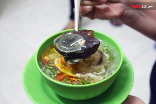 Bạn đã ăn thử súp cua nhà thờ Đức Bà hơn 20 năm tuổi tại Sài Gòn chưa? - Ảnh 3.