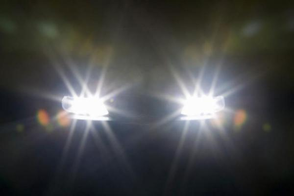 Đèn xe máy nào cũng có hai chế độ chiếu sáng, hiểu rõ để tránh bị phạt và không làm người khác bức xúc - Ảnh 3.