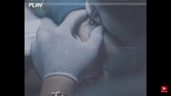 Vũ Thảo My ‘chất chơi’, xăm thật trên tay khi quay MV mới Vũ Thảo My ‘chất chơi’, xăm thật trên tay khi quay MV mới
