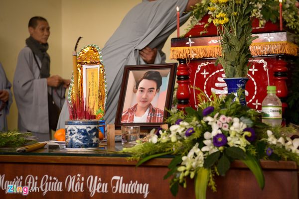 Mẹ của diễn viên qua đời vì tai nạn ngất xỉu khi hỏa táng con trai Mẹ của diễn viên qua đời vì tai nạn ngất xỉu khi hỏa táng con trai