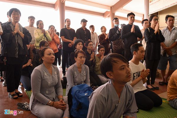 Mẹ của diễn viên qua đời vì tai nạn ngất xỉu khi hỏa táng con trai Mẹ của diễn viên qua đời vì tai nạn ngất xỉu khi hỏa táng con trai