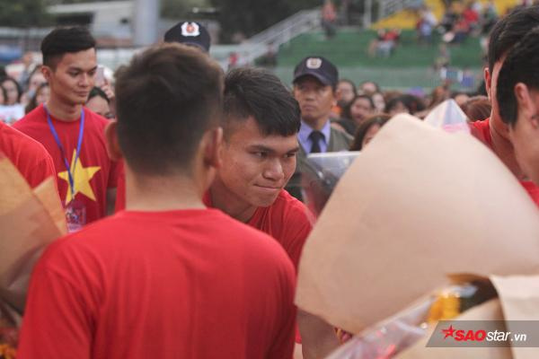 Xúc động với những giọt nước mắt trong buổi giao lưu của U23 Việt Nam