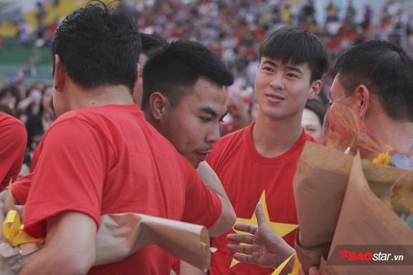 Xúc động với những giọt nước mắt trong buổi giao lưu của U23 Việt Nam