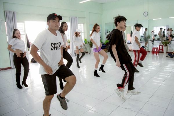 5 lần 7 lượt, Noo Phước Thịnh đã ‘đốt cháy’ sân khấu quốc tế thế này 4