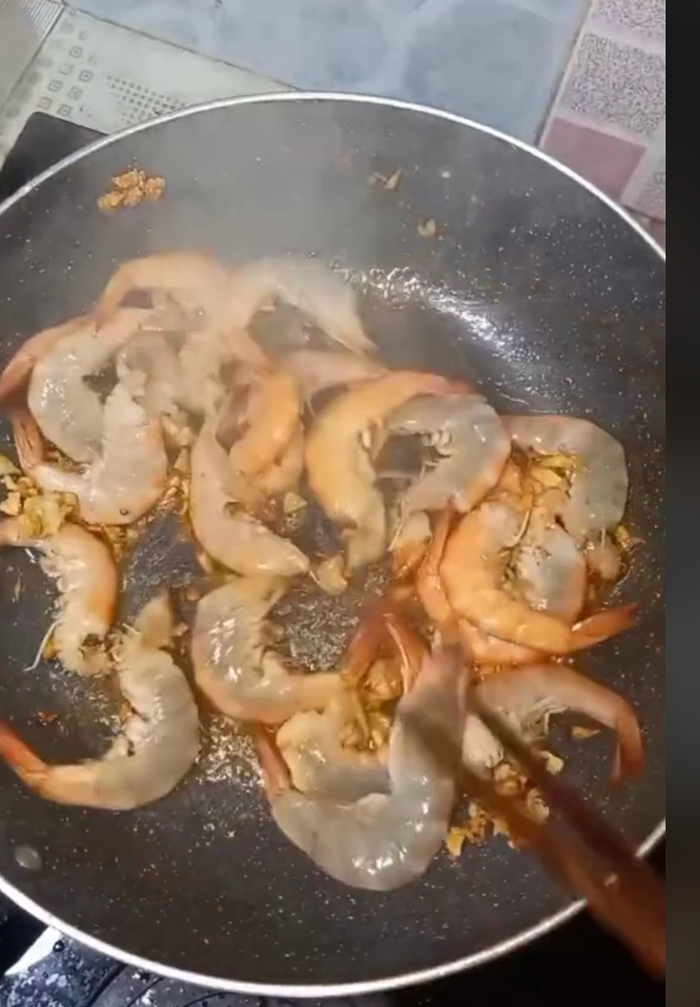  'Khóc thét' với người phụ nữ hướng dẫn nấu cơm gia đình tiết kiệm: Canh nước lọc, thịt heo 5.000 đồng Ảnh 3