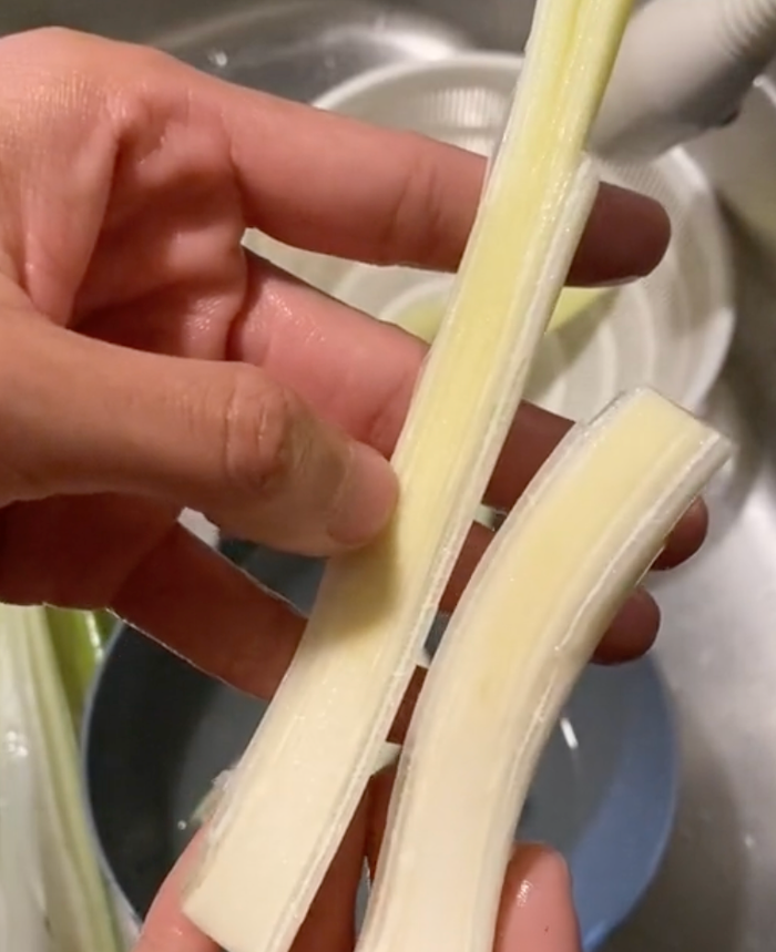  'Sinh tồn cuối tháng' chàng trai Việt sống ở Nhật Bản khiến dân tình 'há hốc' khi ra mương nước hái rau Ảnh 3