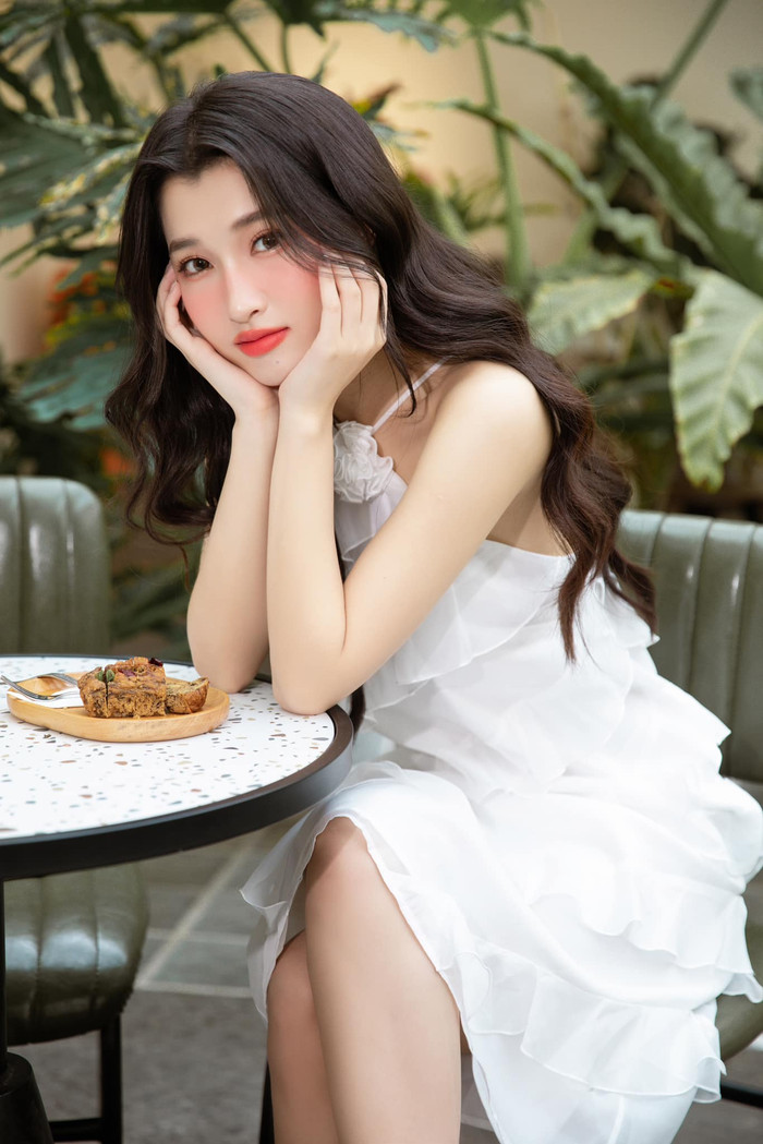  Khoe ảnh tốt nghiệp cấp 3, nhan sắc Á hậu Phương Nhi ra sao khiến dân tình 'mê như điếu đổ'? Ảnh 3