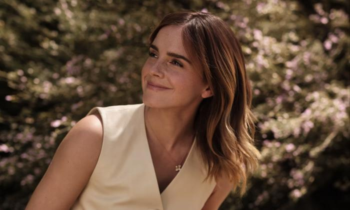 Emma Watson khiến cư dân mạng lo lắng khi diện 'bộ đồ thần kỳ' cố định bằng vật nhọn Ảnh 4