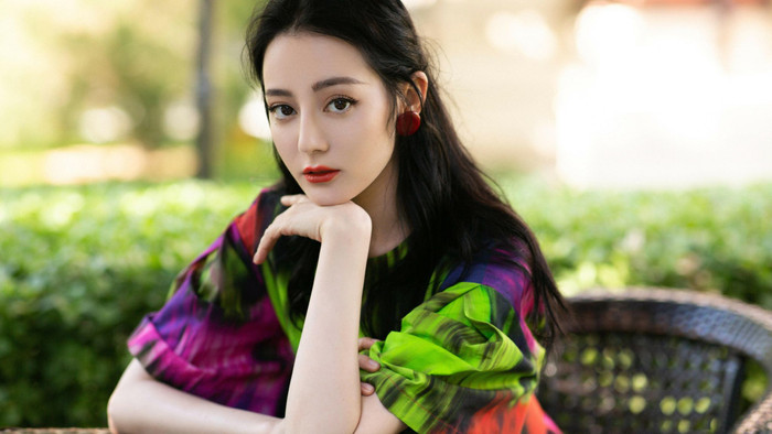  Địch Lệ Nhiệt Ba đã hết thời, phải lấy nước mắt để câu kéo khán giả? Ảnh 1