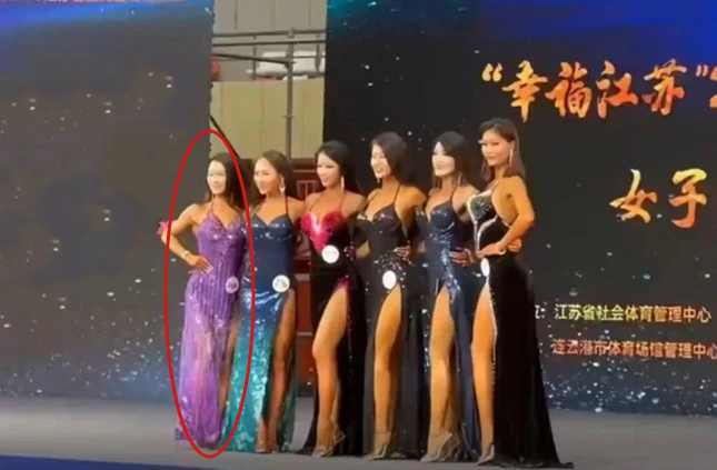  Thí sinh Hoa hậu Trung Quốc gây 'sốc' khi chửi bậy, ném giày cao gót vào ban giám khảo Ảnh 1