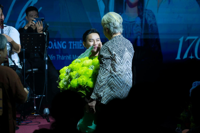  Phát hiện 'đặc sản' của Hoài Lâm mỗi khi đi hát: Cứ thế này bảo sao không đông fan! Ảnh 2