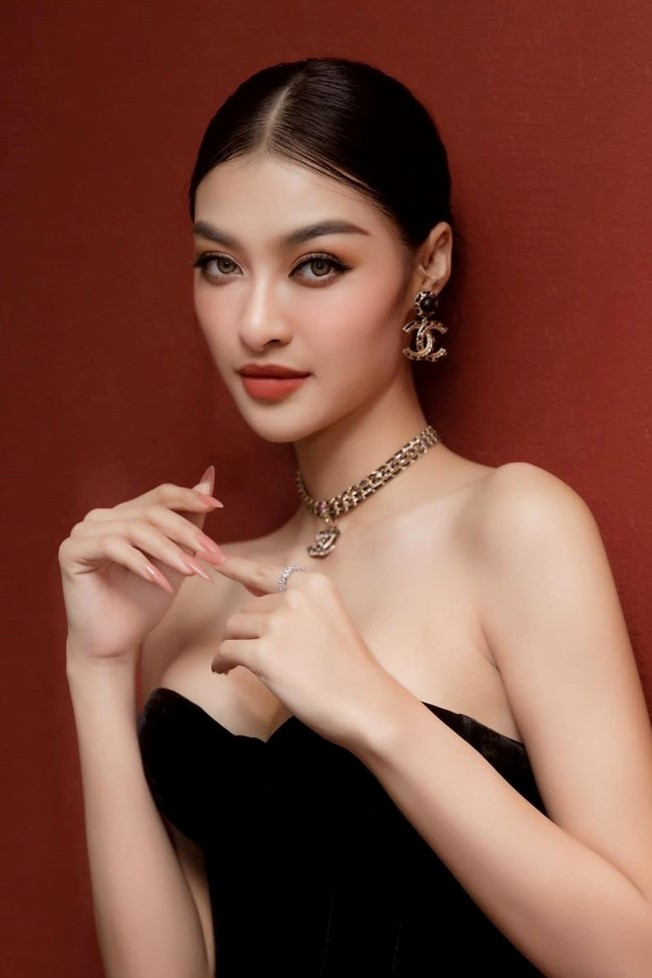  Sau Hồ Ngọc Hà, một người đẹp đi hát được dân mạng gọi là 'nữ hoàng giải trí' Ảnh 3