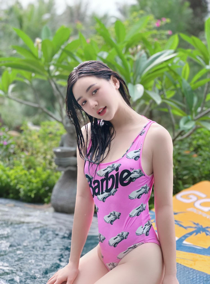  Huyền Lizzie và Quỳnh Kool khi diện bikini: Mỗi người một vẻ, gợi cảm bậc nhất 'vũ trụ VFC' Ảnh 3