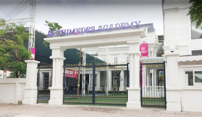  Vụ học sinh lớp 1 bị bỏ quên trên xe đưa đón: Hiệu trưởng viết 'tâm thư' xin lỗi, nhận trách nhiệm Ảnh 1