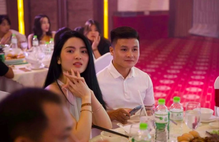 Nguyễn Quang Hải và bạn gái 'đánh dấu chủ quyền', nghi vấn cặp đôi có 'tin vui'? Ảnh 4