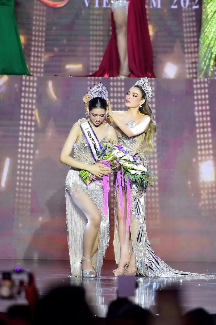 Trang phục dạ hội của đại diện Việt Nam tại chung kết Miss International Queen 2023 có gì đặc biệt?  Ảnh 1