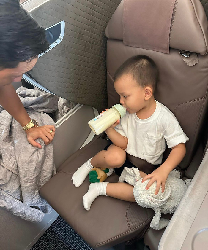  Hồ Ngọc Hà khoe ảnh 2 nhóc tỳ, tiết lộ Lisa 'ăn điểm' hơn Leon ở khoản này Ảnh 2