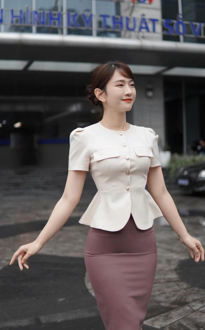  Lê Bống bật khóc: 'Ngày 30 Tết cả nhà tôi ngập trong nước cống' Ảnh 1