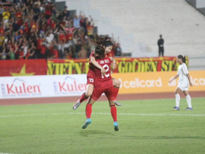 Thanh Nhã - 'Cơn lốc đường biên' chuyên lập siêu phẩm cho tuyển nữ Việt Nam Ảnh 1